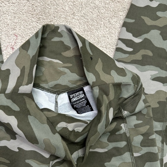 22 Pink ultimate camo leggings a - Picture 3 of 3